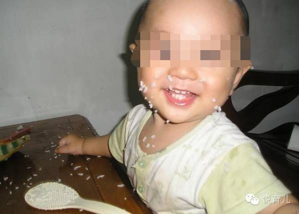 熊孩子吃蛋糕被噎住,熊孩子吃蛋糕被噎最后被救