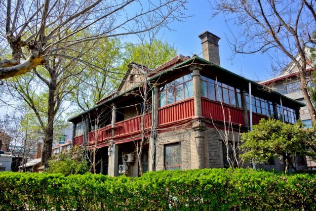 趣谈山大趵突泉校区,春风十里不如你