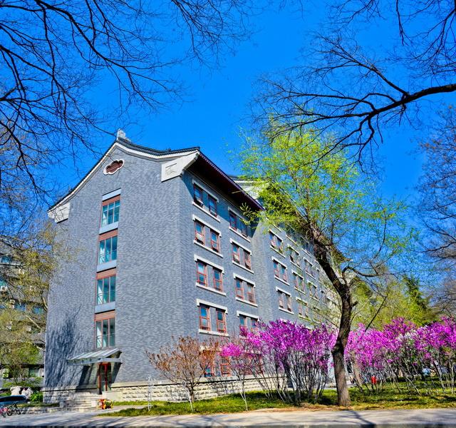 趣谈山大趵突泉校区,春风十里不如你