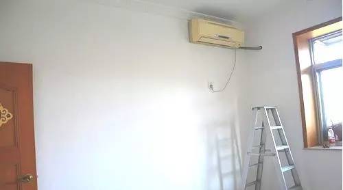 90后夫妻小卧室改造,95后小伙花12万改造200平破旧小屋