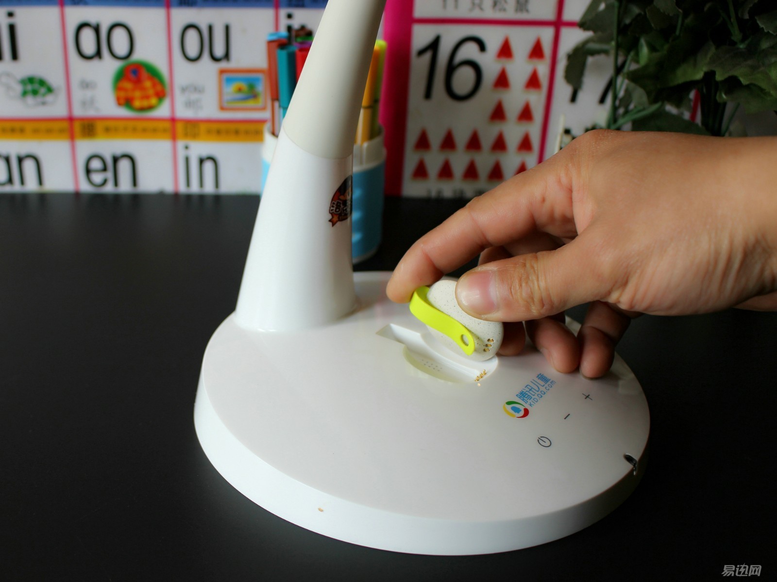 儿童护眼智能台灯学习专用,儿童护眼台灯智能感光