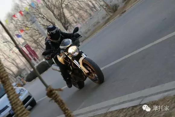 杜卡迪696摩托官方价格多少钱,哪年的杜卡迪696比较好