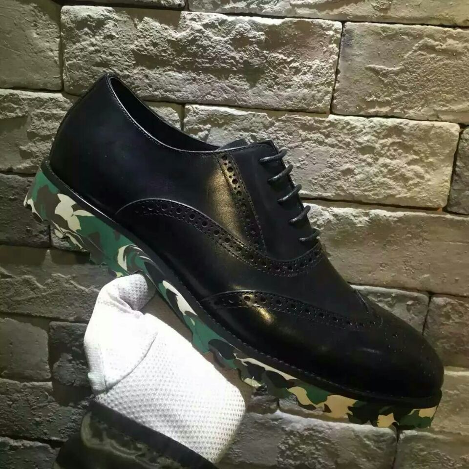 prada衣服新款主推系列 (prada中古款跟专柜款白标一样吗)