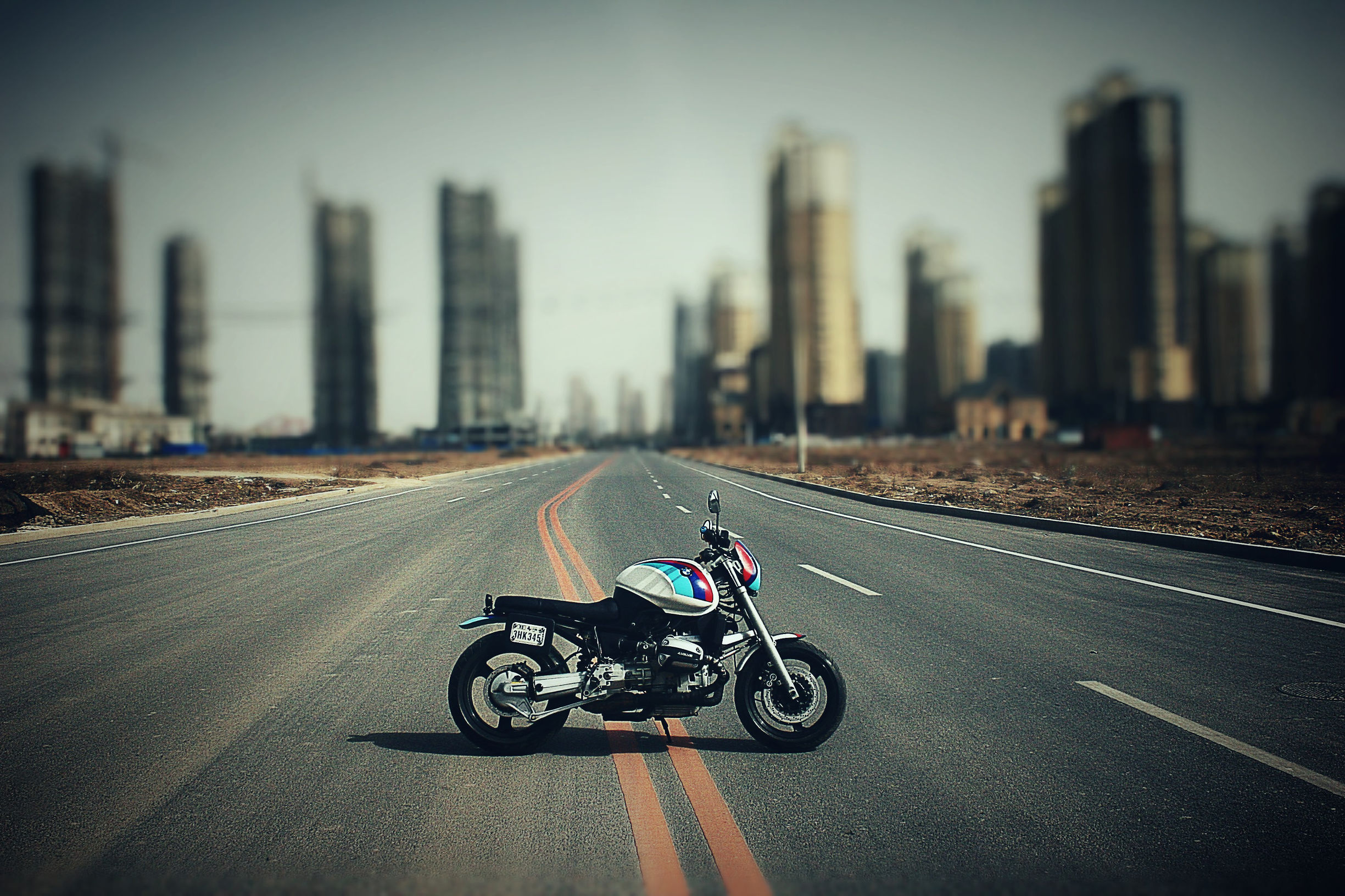 独特设计复古摩托车,中国小伙手工打造摩托车