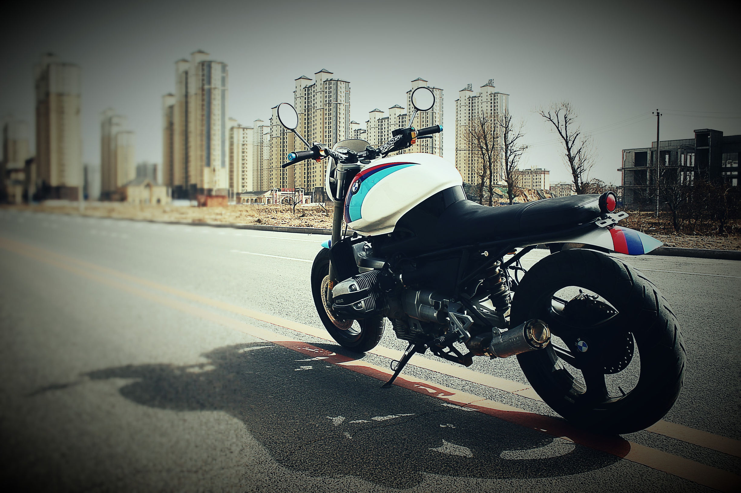 独特设计复古摩托车,中国小伙手工打造摩托车