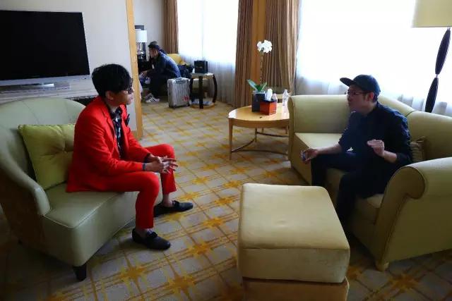 七次提名三大国际电影节影帝,大家却只知道他是女王小老公!