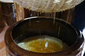 蜂蜜浓缩机对蜜的品质有影响吗,结晶蜜和浓缩蜜哪个更好