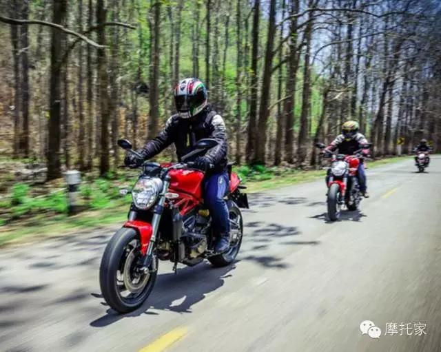 试驾杜卡迪monster821,杜卡迪monster821测评