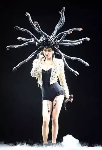 邓紫棋跨年神女造型高清图,邓紫棋2024跨年演唱会造型