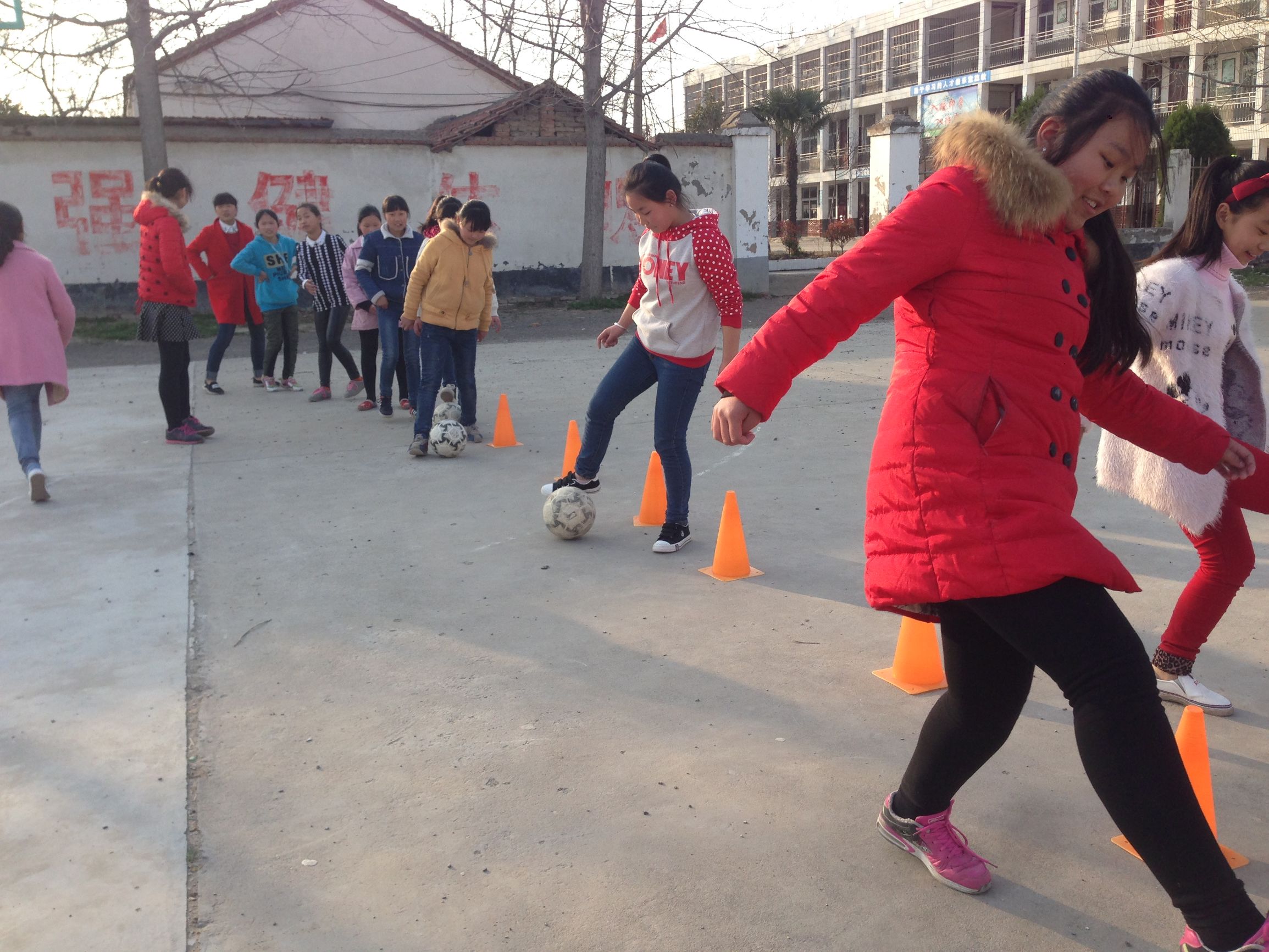 给孩子足够的锻炼才是最好的教育,传授技能给孩子