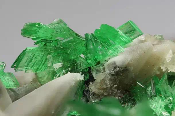 蓝宝石原矿全过程,迪拜顶级奢侈原矿宝石