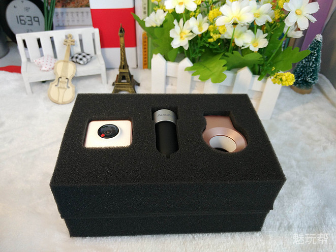 你驾驶，她帮你看风景