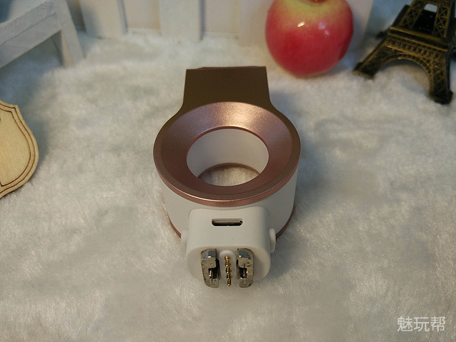 你驾驶，她帮你看风景