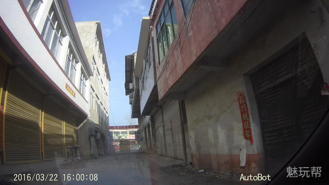 你驾驶，她帮你看风景