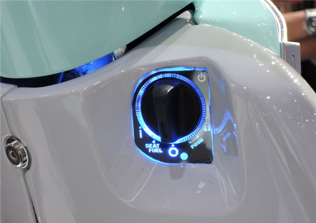 本田supercub125超级幼兽智能版,本田幼兽crosscub白色上市时间