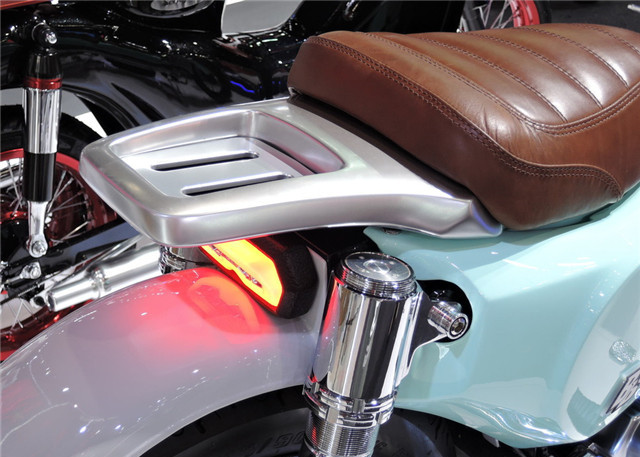 本田supercub125超级幼兽智能版,本田幼兽crosscub白色上市时间