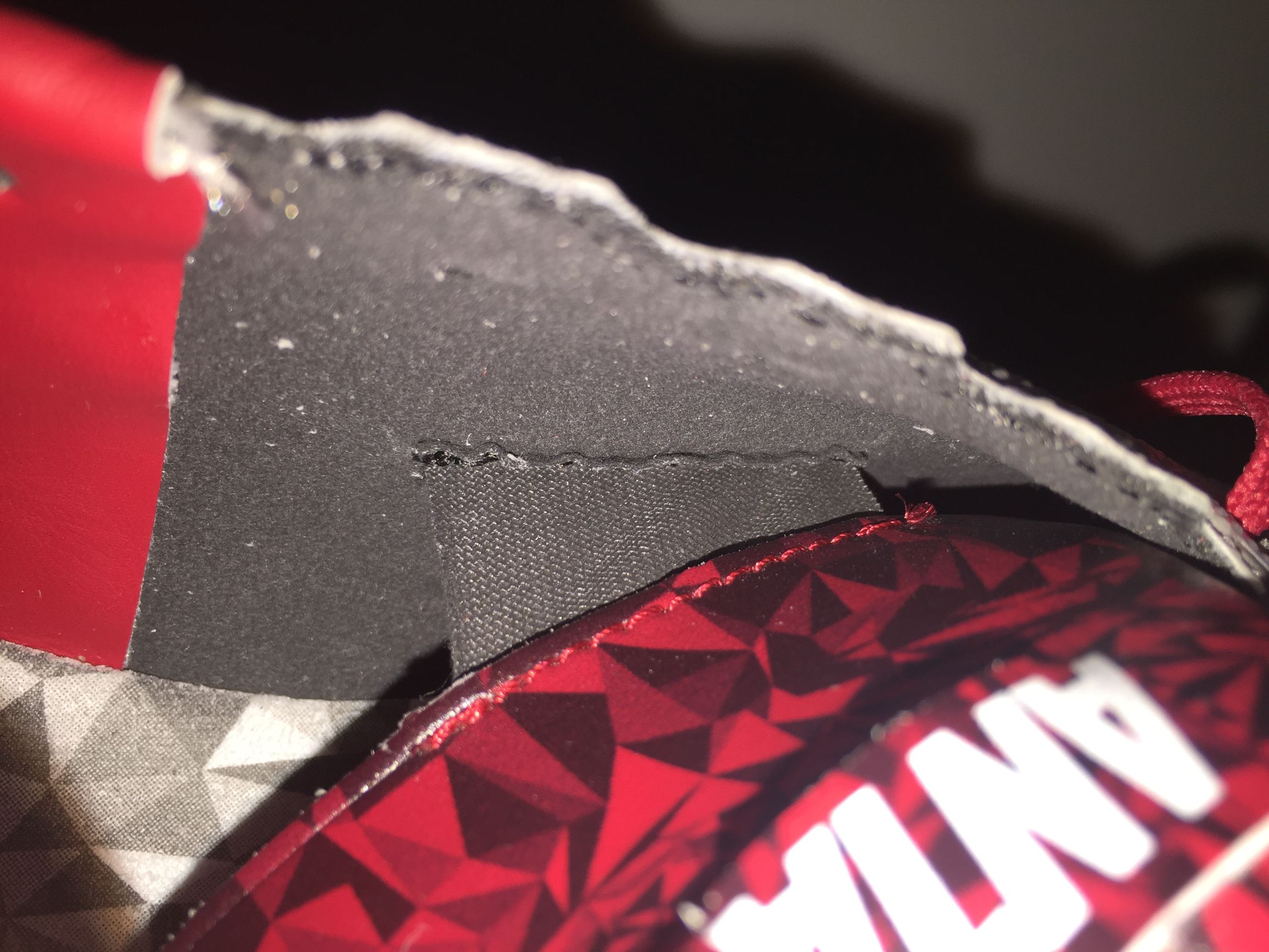 山寨足球鞋,安踏雄狮足球鞋郑智