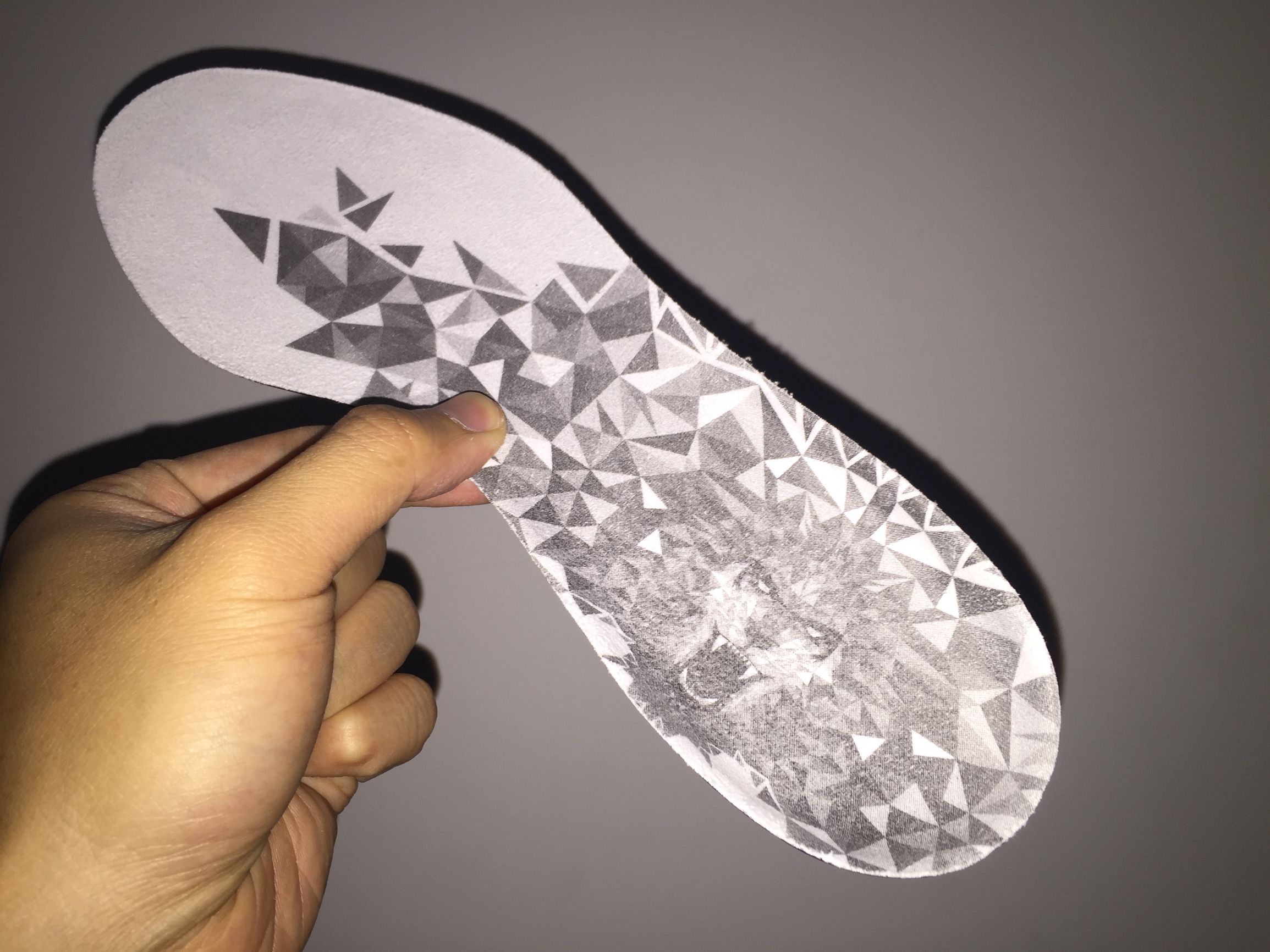 山寨足球鞋,安踏雄狮足球鞋郑智