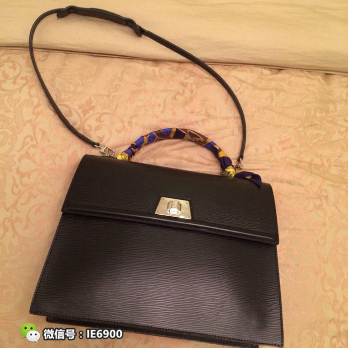 女生就得宠自己，90后辣妈嫁入豪门挥金无度！疯狂购买奢侈品！