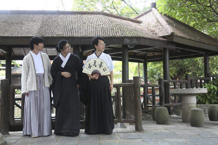 暧昧不明的大汉深衣