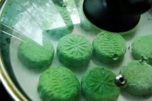 赶在清明之前，为自己做一只青团|一切时节皆与故土食物相关