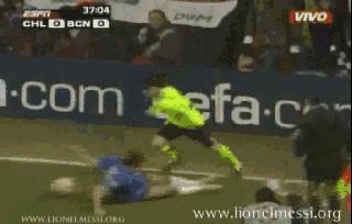 梅西一条龙过人4k视频,梅西犯罪式过人2015