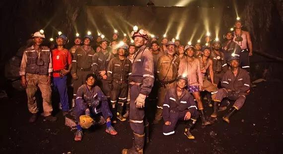 33名矿工被困地心69天后全部生还,地心营救真实事件埋在地下两个月