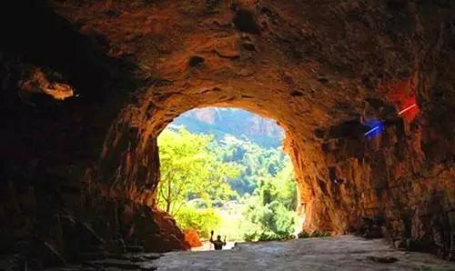 离石林不到20公里的地方,隐藏着昆明人没发现的苗王寨