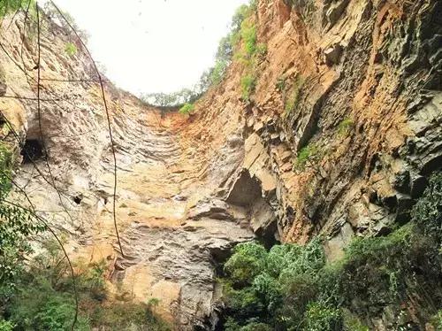 离石林不到20公里的地方,隐藏着昆明人没发现的苗王寨