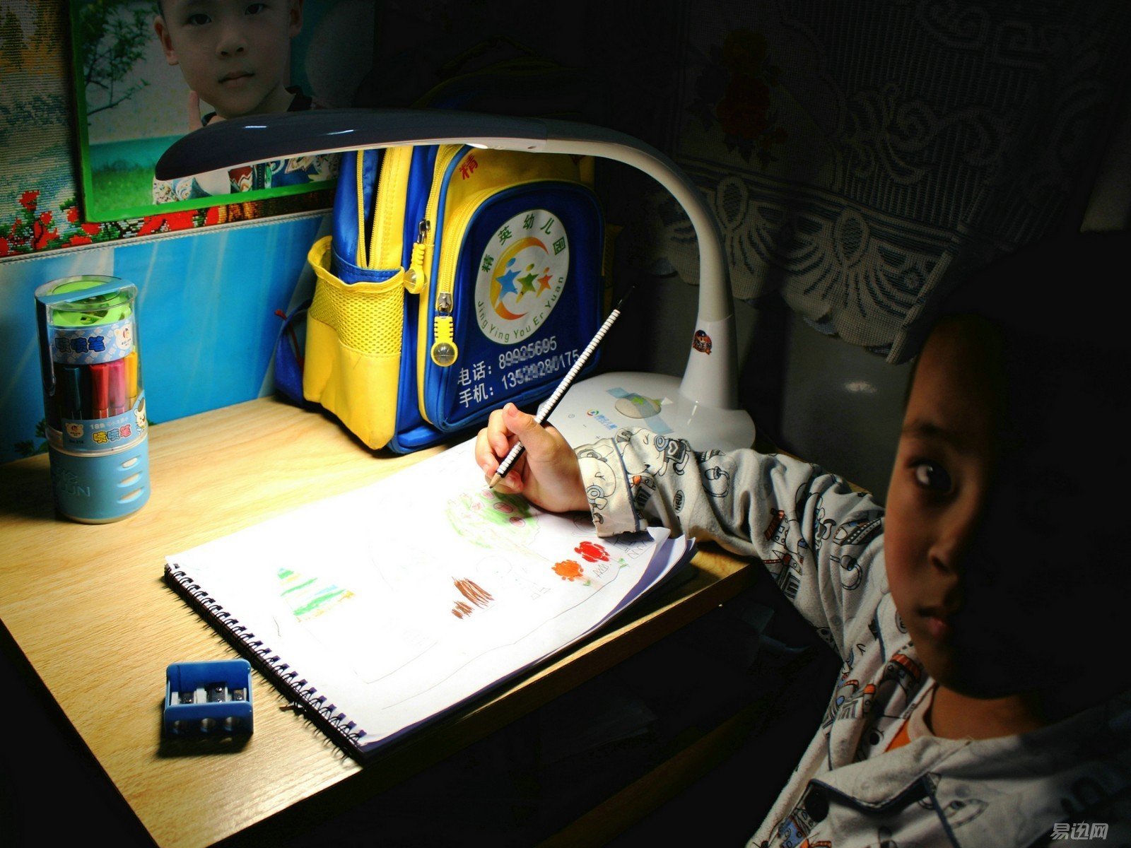 儿童护眼智能台灯学习专用,儿童护眼台灯智能感光