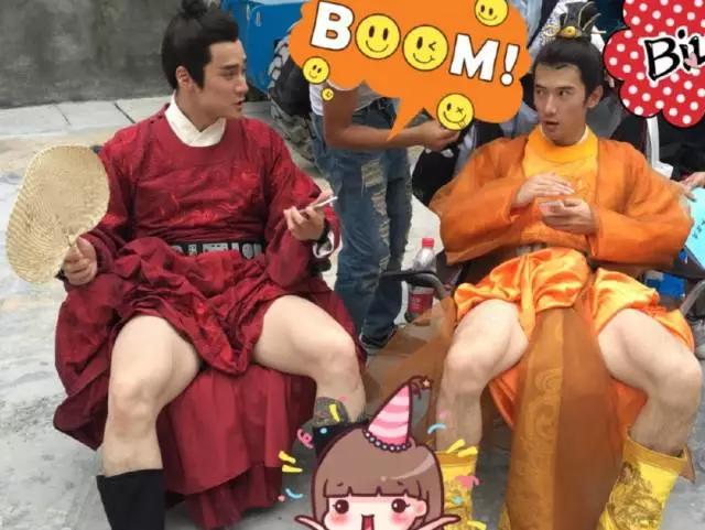 穿连体裤怎么上厕所,女人穿连体裤怎么方便讲解视频