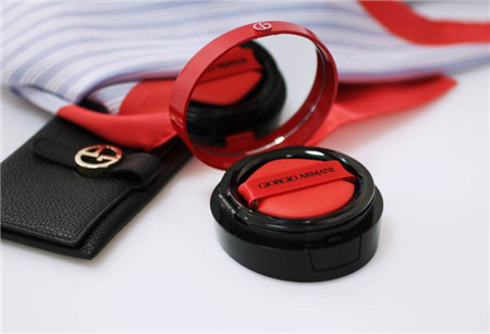 阿玛尼和ysl粉饼哪个好,ysl香奈儿阿玛尼哪个粉饼好用