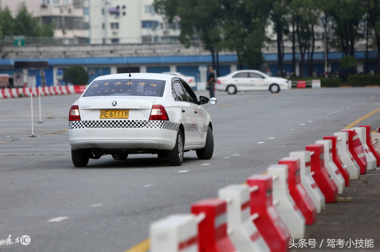 驾考科目三灯光的正确操作,驾考科目三远近光灯如何操作