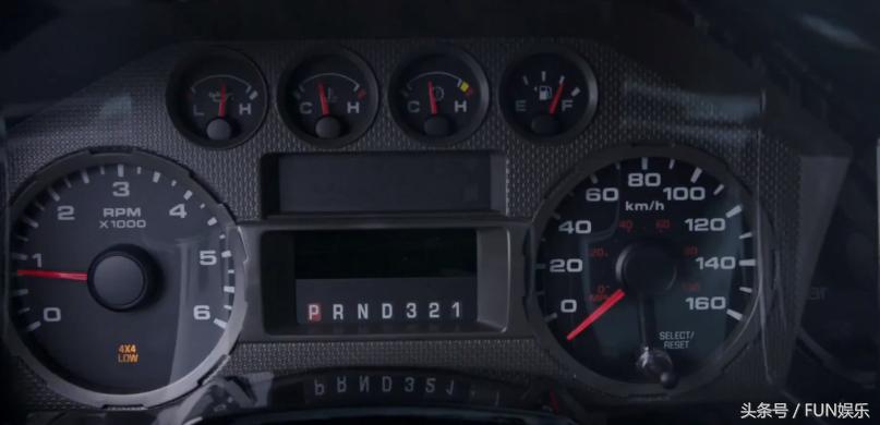 价值2000万防爆防弹的全球限量版豪车内饰,还可以玩ps3游戏