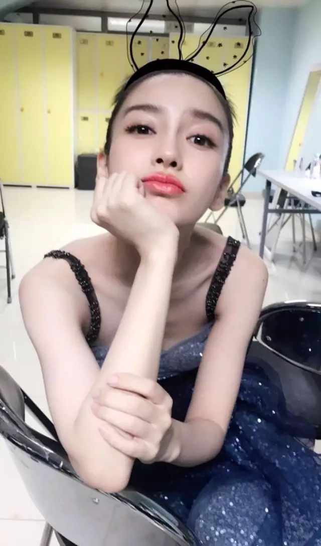 「FLACOO芙兰珂」初秋最chic眼影组合，唐嫣和baby亲自示范！