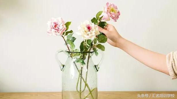 如何插花有艺术感教程详细,插花艺术的步骤技巧和方法