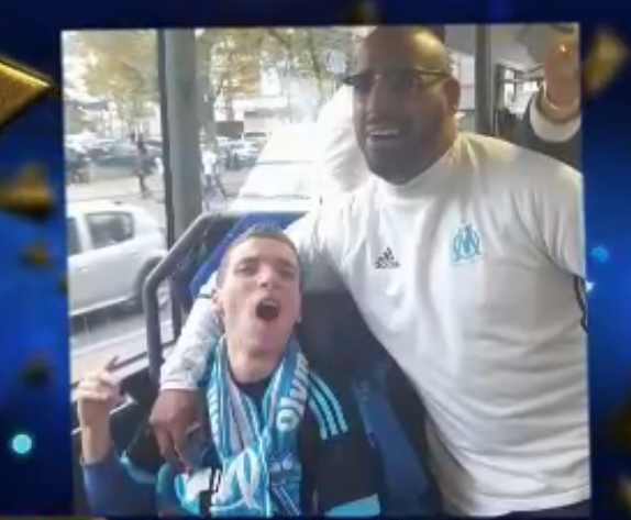 马赛球迷被邀请开球现场,足球魅力震撼集锦