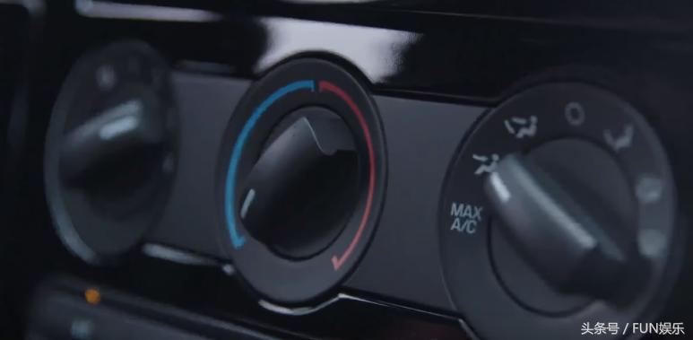 价值2000万防爆防弹的全球限量版豪车内饰,还可以玩ps3游戏