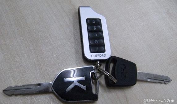 价值2000万防爆防弹的全球限量版豪车内饰,还可以玩ps3游戏