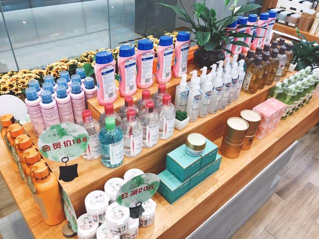 「FLACOO芙兰珂」初秋最chic眼影组合，唐嫣和baby亲自示范！