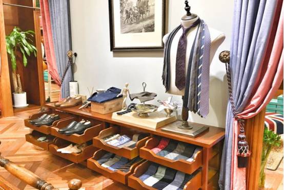 穿很潮去买手店,穿潮流约女神魔都潮流买手店指南