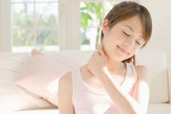 肩颈疼痛的自己按摩方法,肩颈痛的最佳锻炼方法