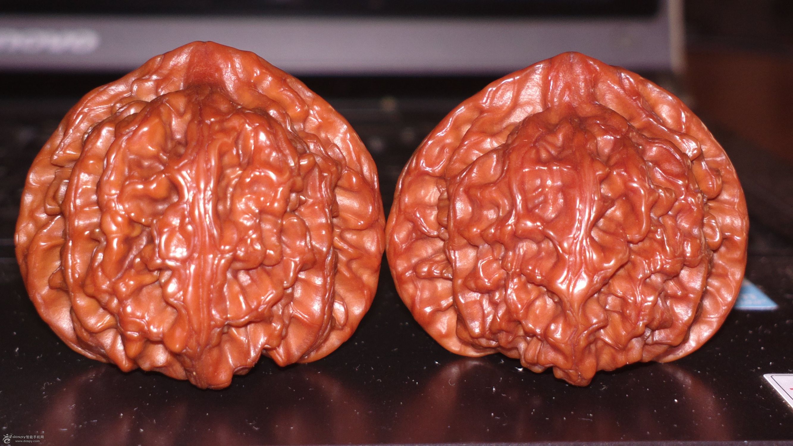 商家文玩核桃刷油,刚买的新文玩核桃要不要上油