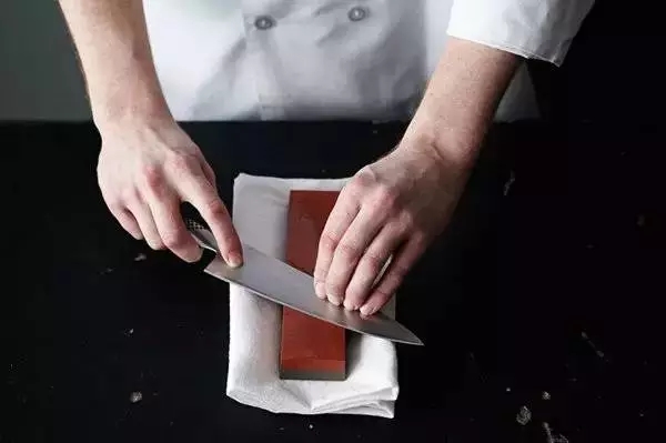 菜刀用久了越来越钝？学会这些小技巧，马上变得锋利无比十分实用