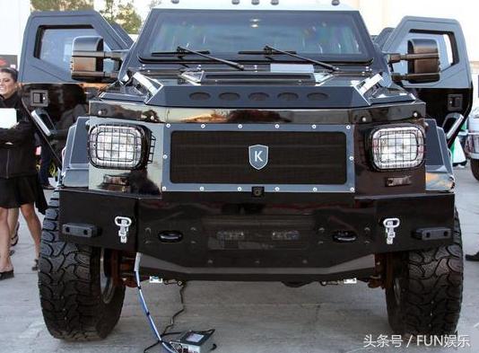 价值2000万防爆防弹的全球限量版豪车内饰,还可以玩ps3游戏