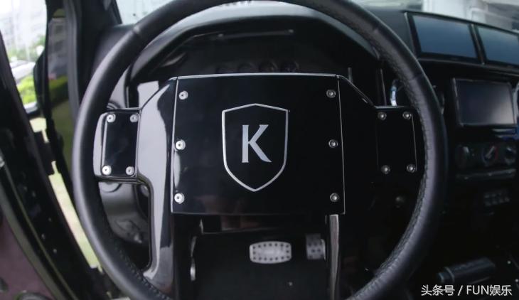 价值2000万防爆防弹的全球限量版豪车内饰,还可以玩ps3游戏