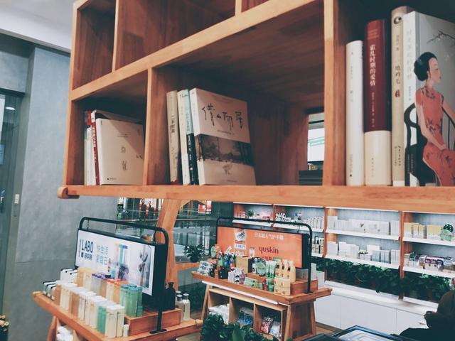 「FLACOO芙兰珂」初秋最chic眼影组合，唐嫣和baby亲自示范！