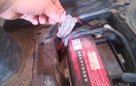 摩托车电瓶保险丝烧了会怎么样,摩托车保险丝烧掉了还能启动吗