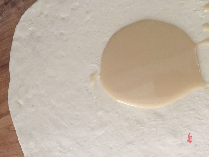 外皮酥脆馅料浓郁,外皮焦香酥脆内馅丰富柔软