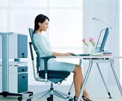 瑜伽课:4个瘦腿妙招,坐着也瘦腿